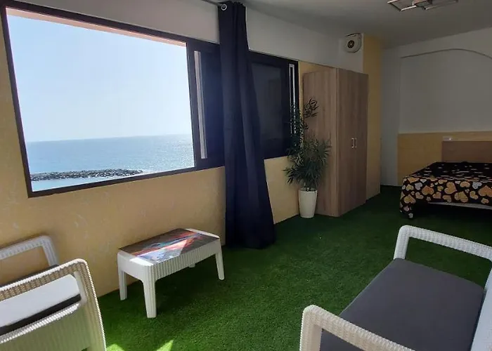 First Line Of The Ocean, 3 Bedrooms & Free Wifi *