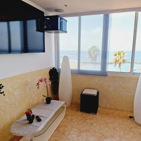 Дом отдыха First Line Of The Ocean, 3 Bedrooms & Free Wifi Плая-де-лас-Америкас