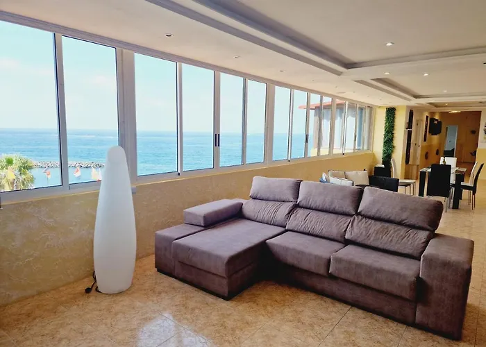 First Line Of The Ocean, 3 Bedrooms & Free Wifi Nyaraló *