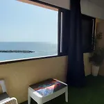 Ferienhaus First Line Of The Ocean, 3 Bedrooms & Free Wifi