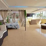 First Line Of The Ocean, 3 Bedrooms & Free Wifi *