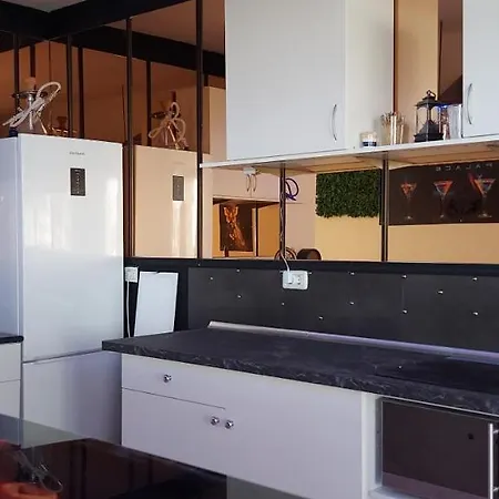 First Line Of The Ocean, 3 Bedrooms & Free Wifi Holiday home