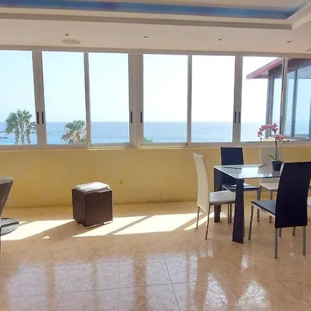 First Line Of The Ocean, 3 Bedrooms & Free Wifi 펜션 *