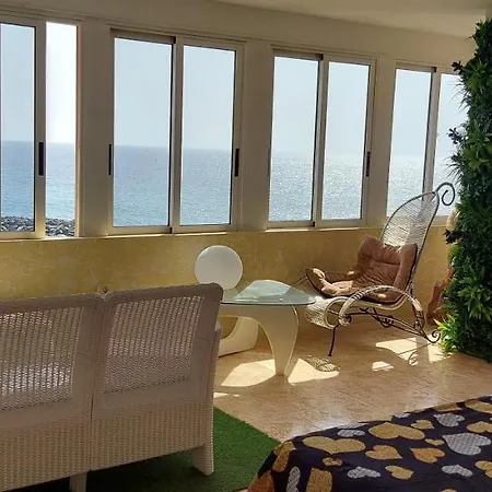 First Line Of The Ocean, 3 Bedrooms & Free Wifi Holiday home