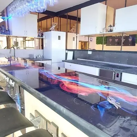 펜션 First Line Of The Ocean, 3 Bedrooms & Free Wifi