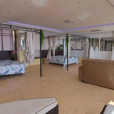 펜션 First Line Of The Ocean, 3 Bedrooms & Free Wifi *