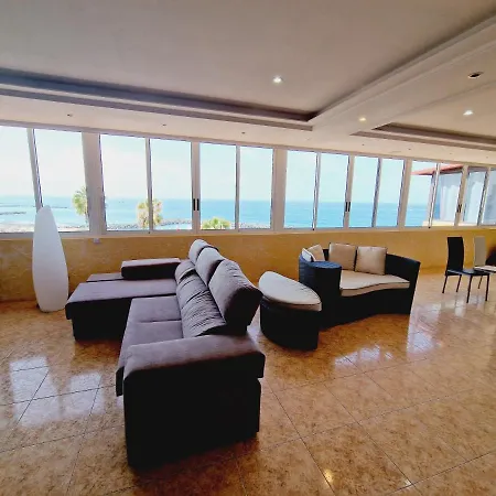 Ferienhaus First Line Of The Ocean, 3 Bedrooms & Free Wifi