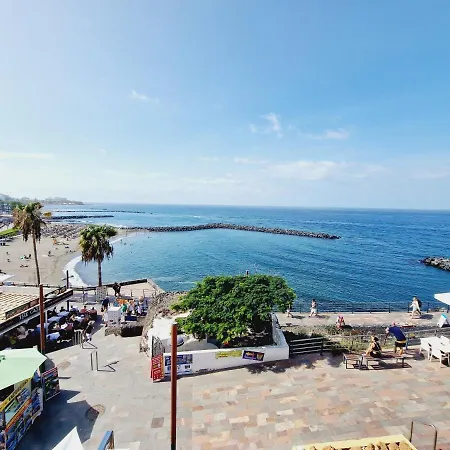 First Line Of The Ocean, 3 Bedrooms & Free Wifi Holiday home *