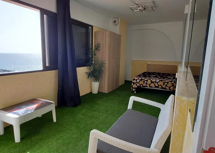 First Line Of The Ocean, 3 Bedrooms & Free Wifi 度假居 *