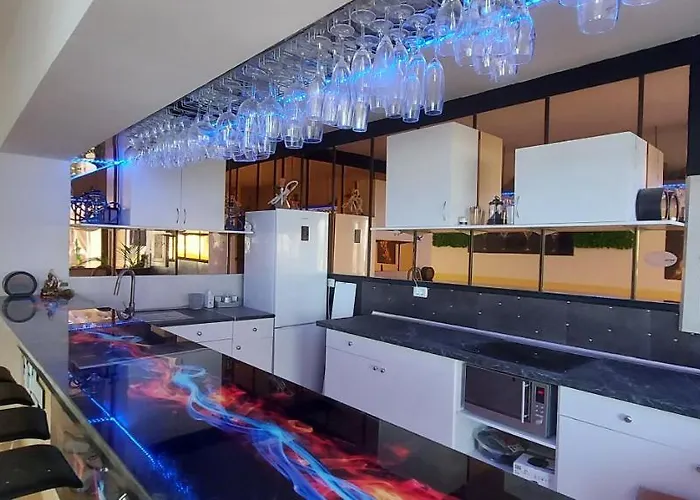 First Line Of The Ocean, 3 Bedrooms & Free Wifi 度假居 *